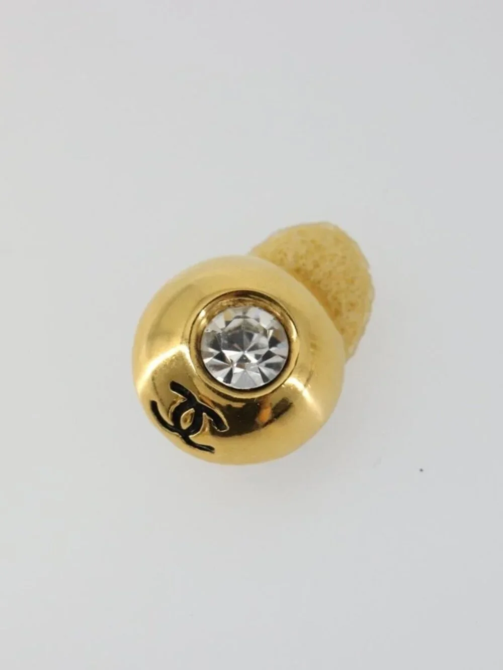 CHANEL brand	chanel color	gold